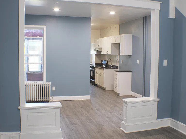 426 Adams St — Photo 3