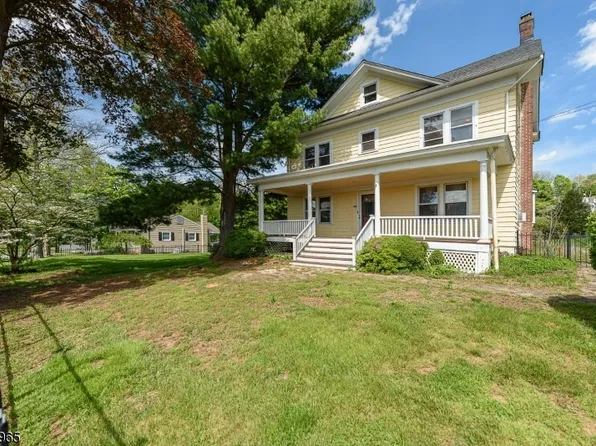 141 Leigh St, Clinton Town, NJ 08809