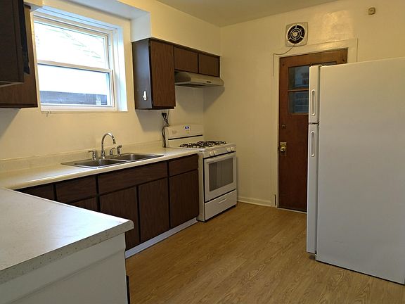 4th image of 8635 Trumbull Ave #2F