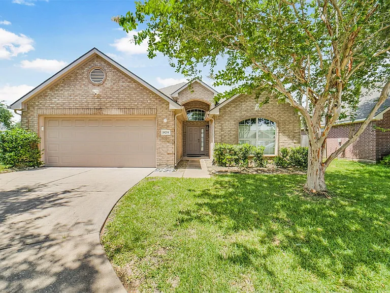 19254 Dillsbury Ct — Photo 1