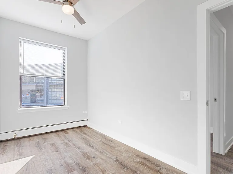 1625 W Howard St — Photo 43