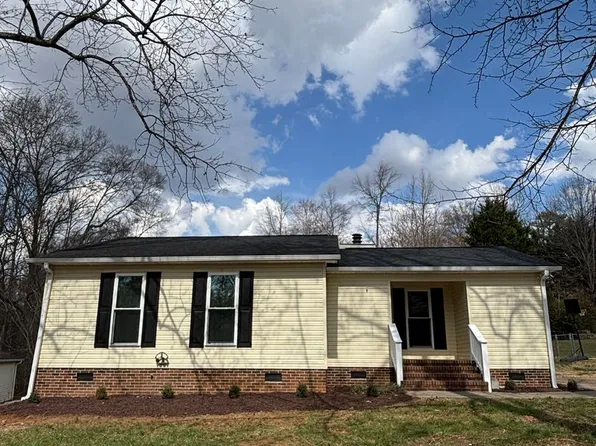 414 Indian Trl, Taylors, SC 29687