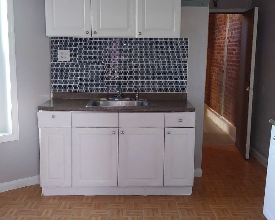 2nd image of 655 Warwick St APT 1