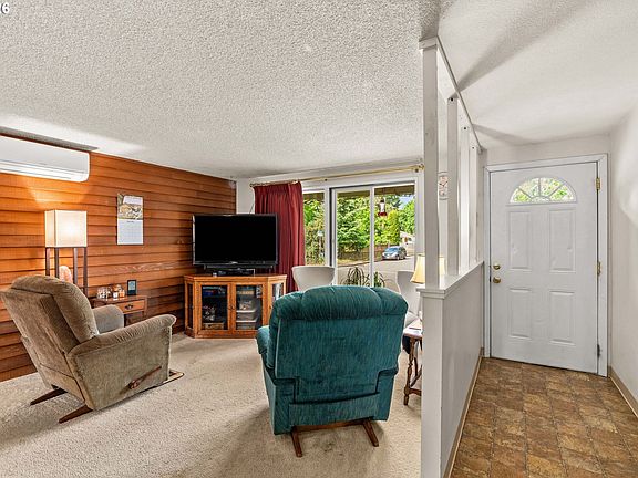 2nd image of 4045 Hyacinth St