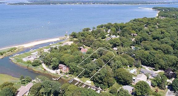 3rd image of 240 Windjammer Dr