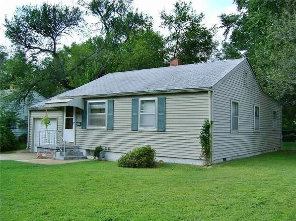 482 Fieldcrest Dr, Pittsburg, KS 66762