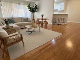 8939 Cadillac Ave, Los Angeles, CA