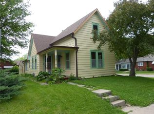939 Broadway St, Pella, IA 50219