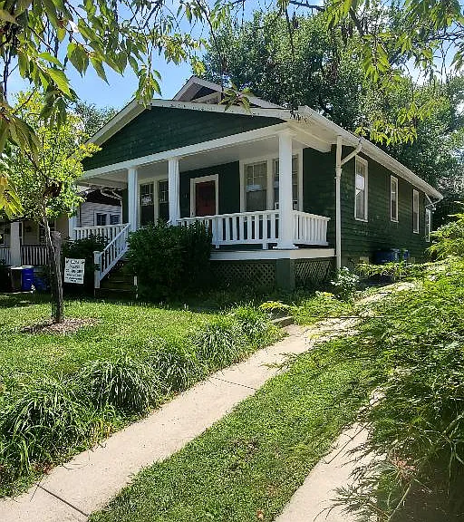 806 Violet Pl — Photo 2