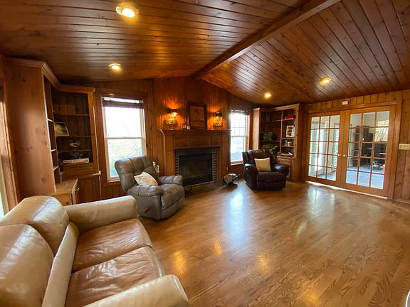 4th image of 1947 W Glen Oaks Ln