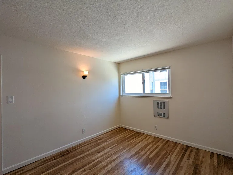 Vanguard Apartments — Photo 30
