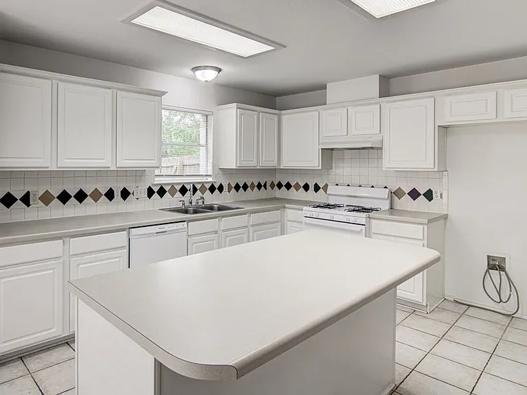 4300 Companeros Way — Photo 11