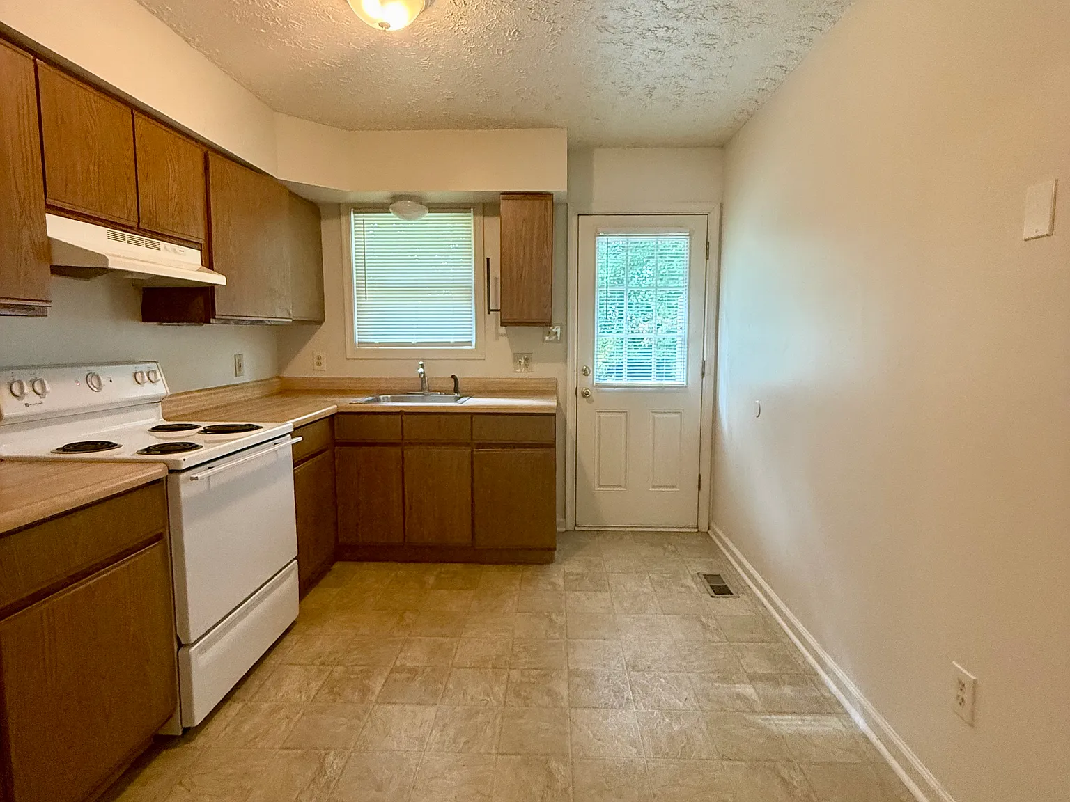 2 bed, 800 sqft, $1,695 — Photo 4