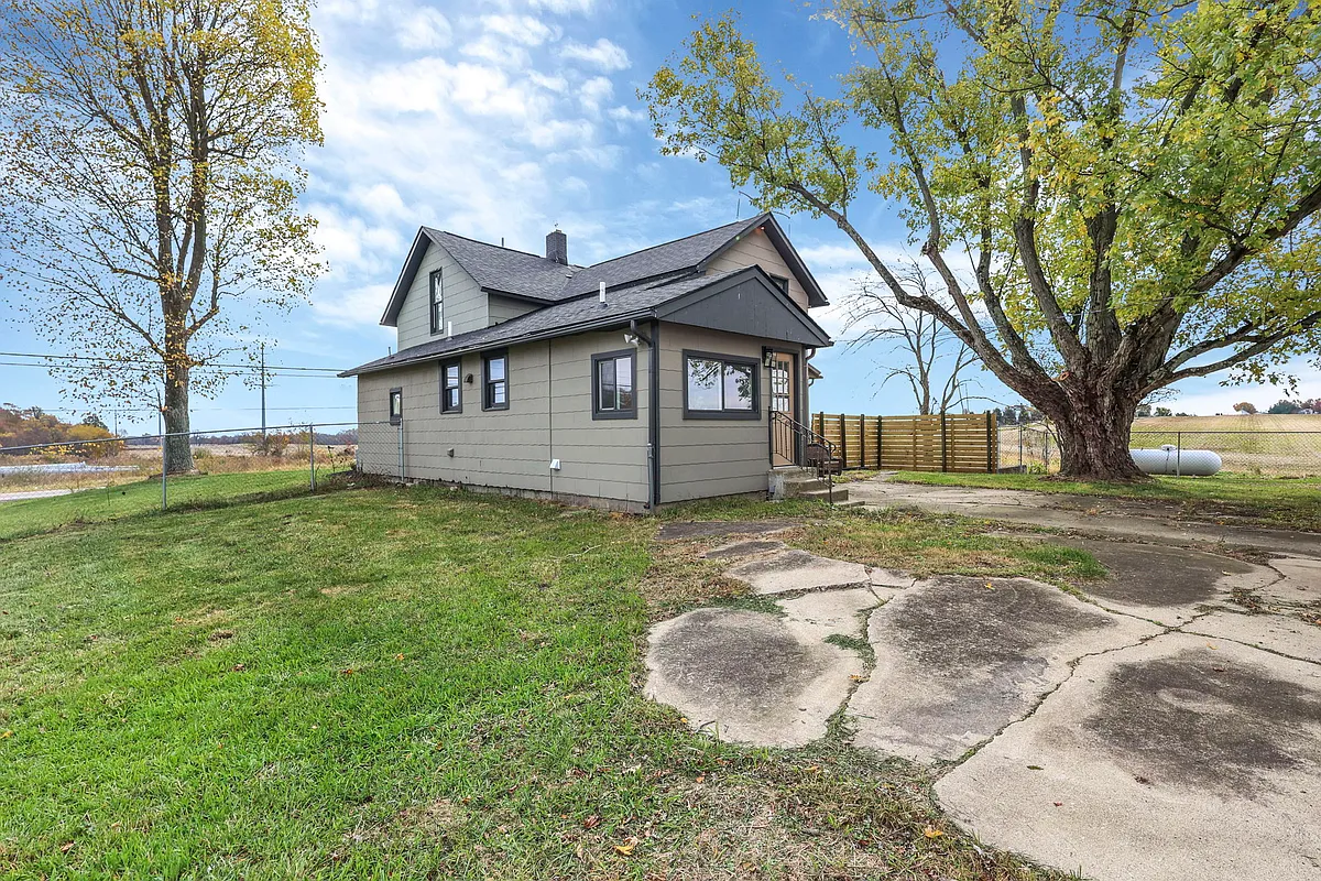 Building Photo - 1456 Hazelton Etna Rd SW