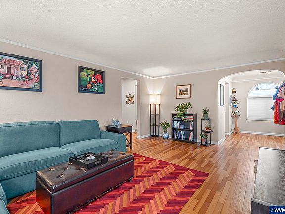 4th image of 1030 Leffelle St SE