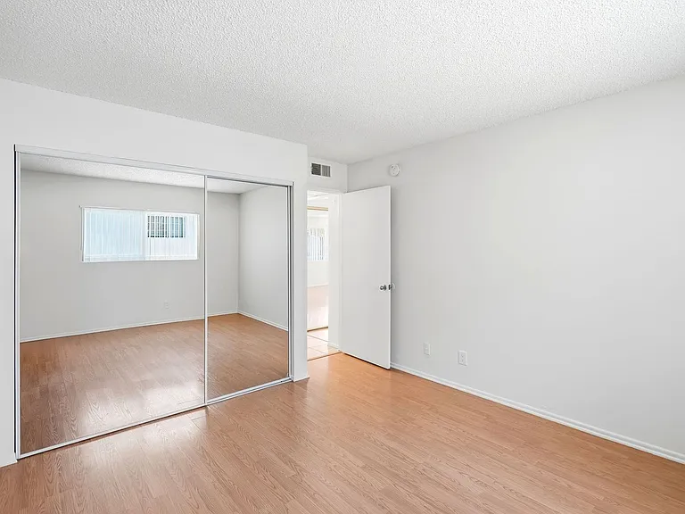 10845 Camarillo St — Photo 13