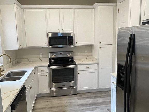 2nd image of 2309 Kensington Garden Ln