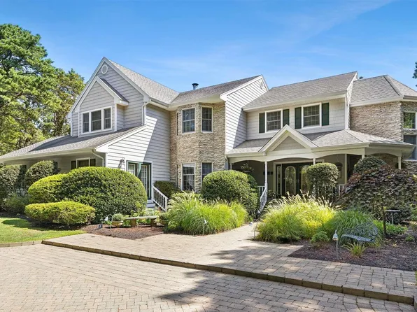 2 Blueberry, East Quogue, NY 11942