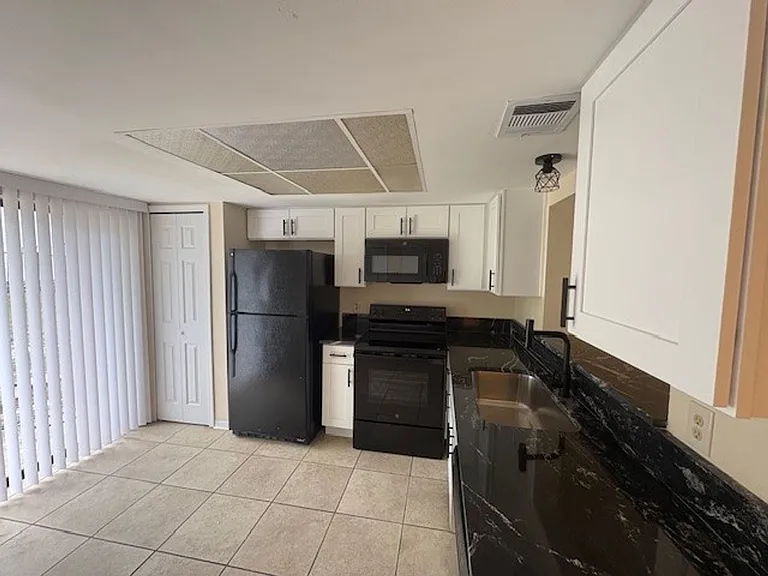 12058 Tift Cir — Photo 9