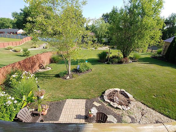 3rd image of 4612 Amelia Dr