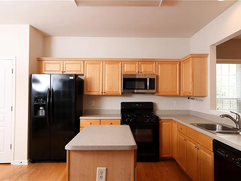 6335 Waveland Dr — Photo 6