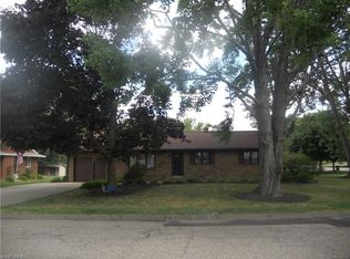 3907 Crestwood St NW, Canton, OH 44708