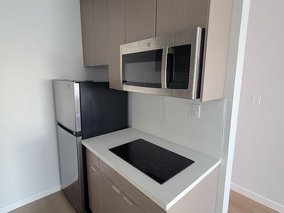5th image of 1562 Barry Ave #10A