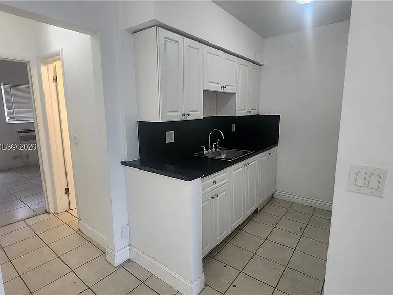 280 SW 11th Ave #5 — Photo 6