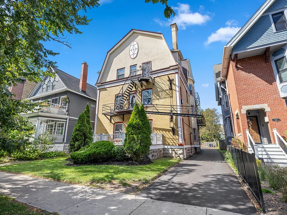 126 Bidwell Pkwy #1