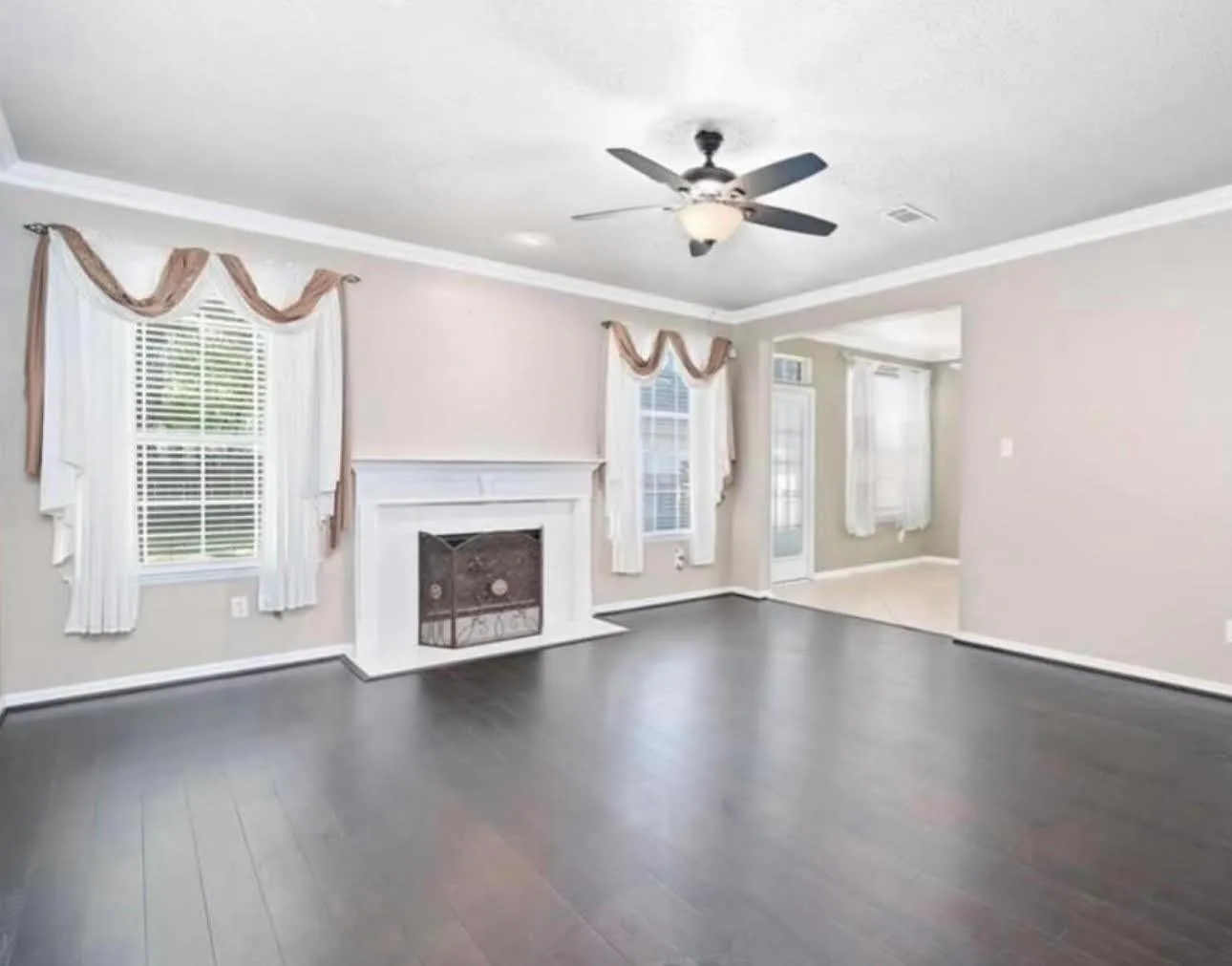 4 bed, 2.5 bath, 2604 sqft, $2,400 — Photo 2