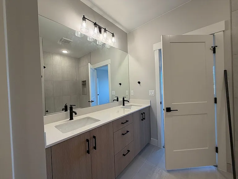 618 E Hemsworth Ln — Photo 23
