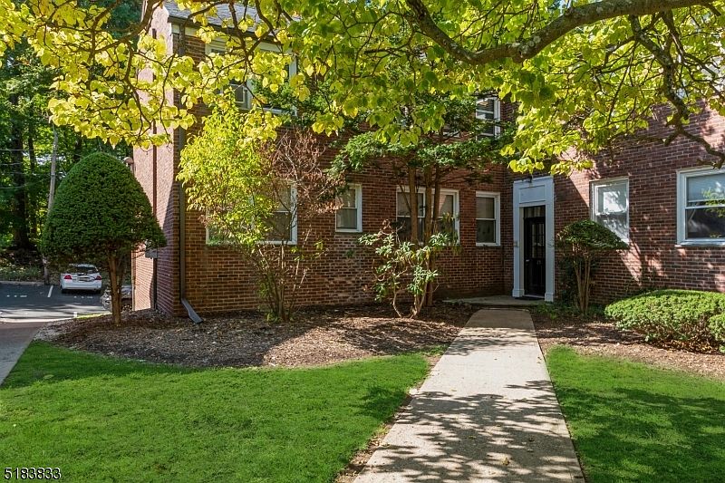 1st image of 349 Bloomfield Ave #93