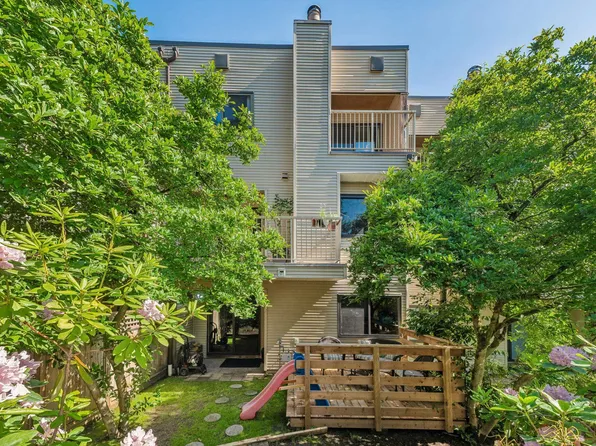 1210 Falcon Dr #110, Coquitlam, BC V3E 2E5