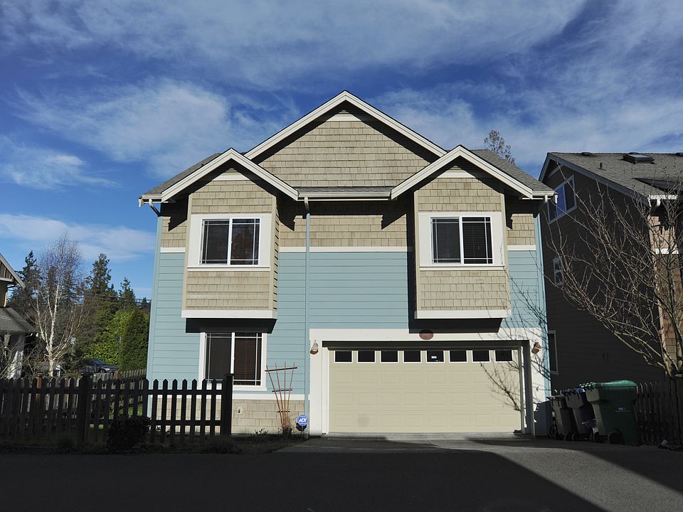 2 car garage, side lot 