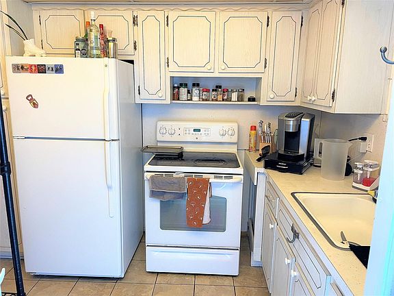 5th image of 1400 Tallwood Avenue #208