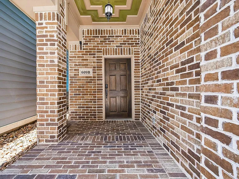 609 Rutland St #B — Photo 28