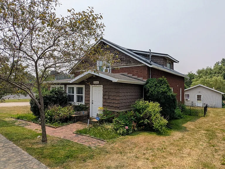9046 Main St — Photo 3