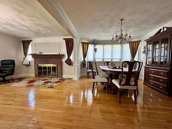 3rd image of 51 Willow St Floor 3