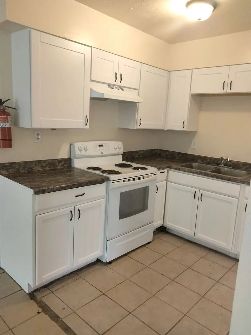 Pet-friendly 2 Bed/1 Bath — Photo 3