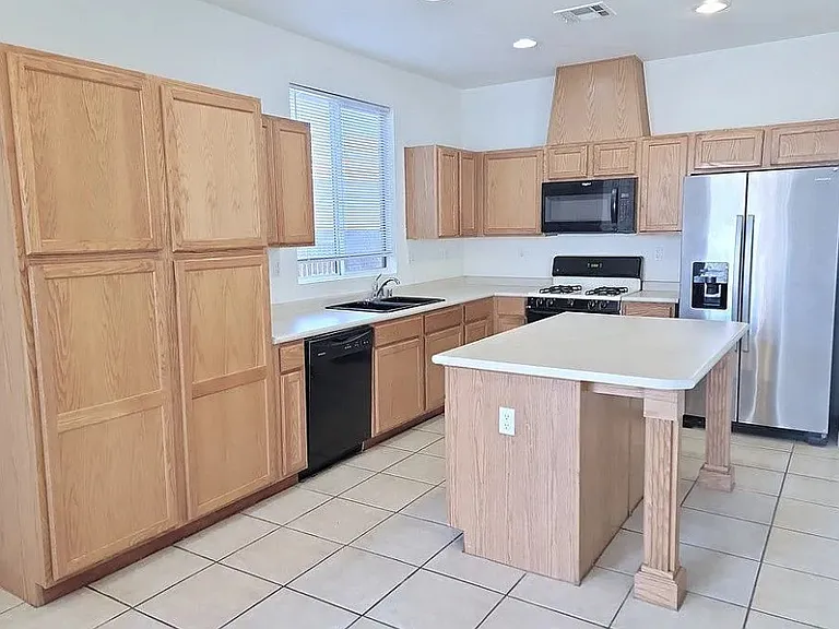 1022 Lone Pine River Ave — Photo 15