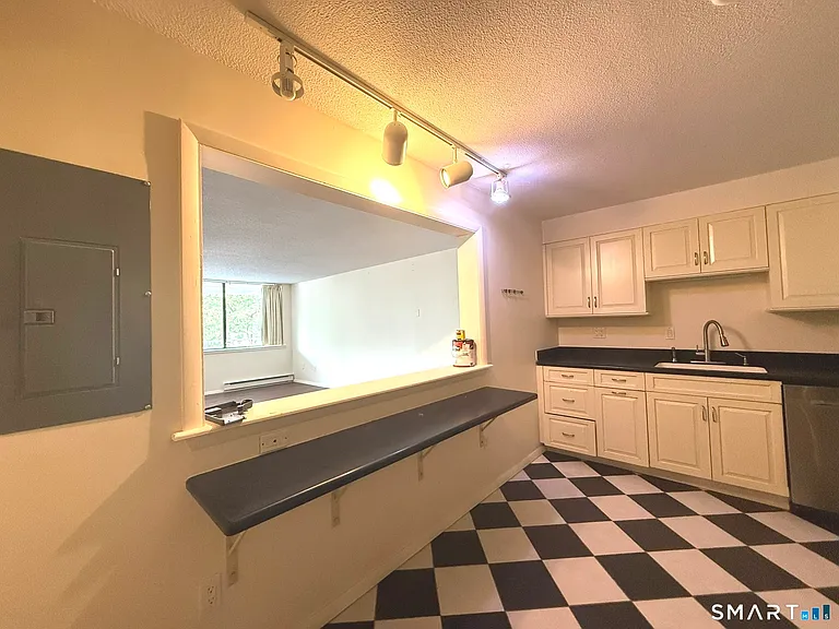 1460 Elm St #132 — Photo 9