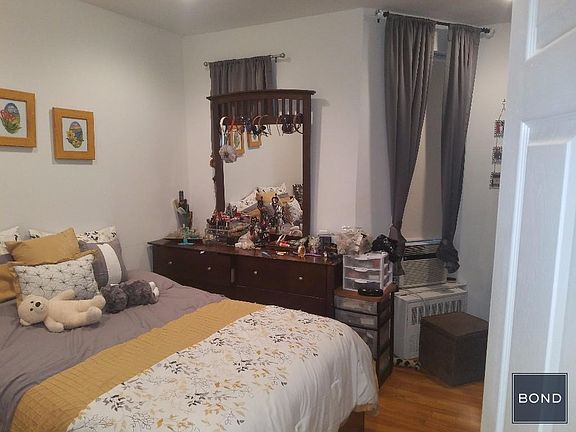 3rd image of 132 E 96th St APT 4A