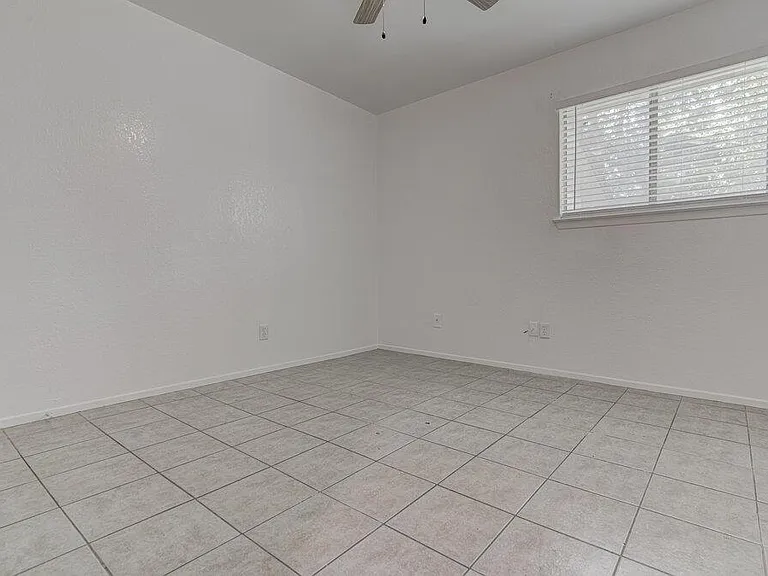 805 Sirocco Dr #B — Photo 10