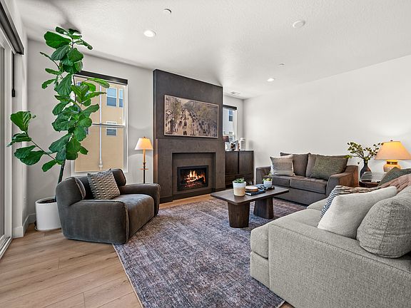 4th image of 1498 W Aspen Ridge Ln #122