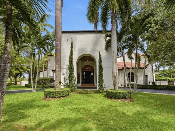 8215 Grand Canal Dr, Miami, FL 33144