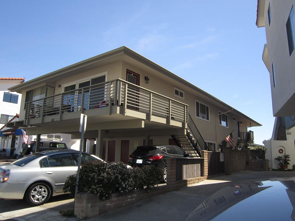 Upstairs unit in well kept 4-plex