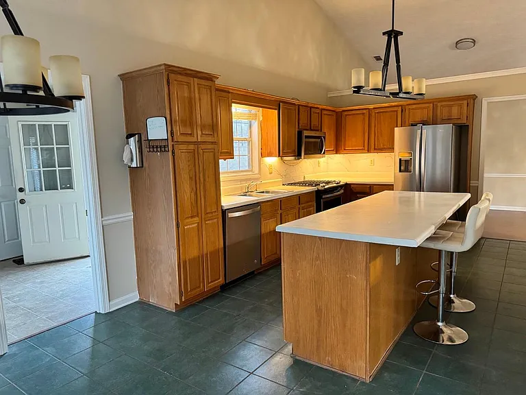 215 Lisbet Ct — Photo 12