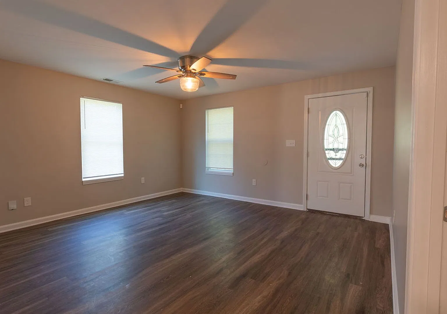4 bed, 2.5 bath on large lot in Millington — Photo 3