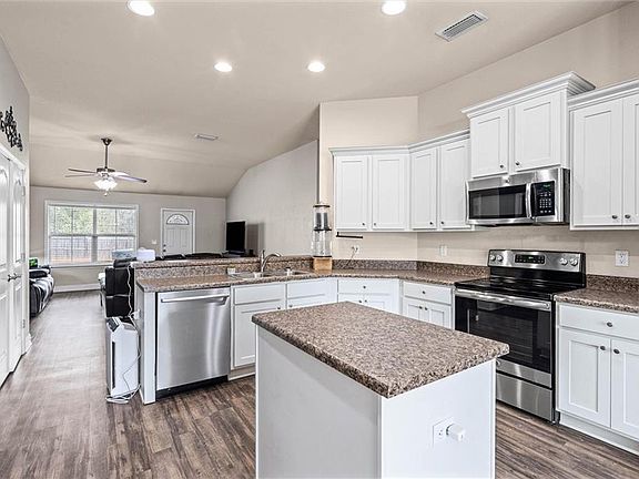 3rd image of 2124 Edison Dr