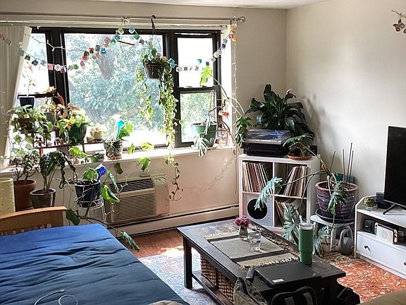4th image of 70 Jamaicaway APT 10